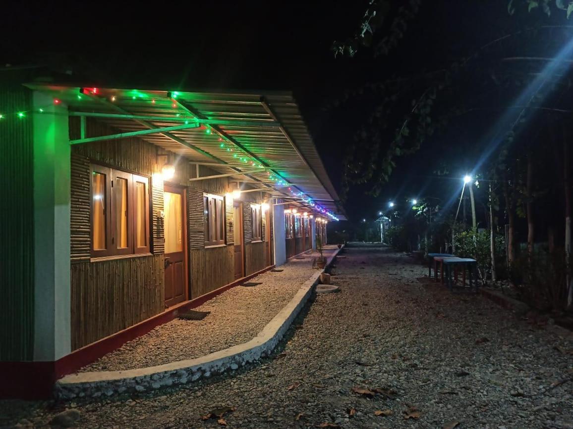 Grasshopper Jungle Queen Resort Chālsa 外观 照片