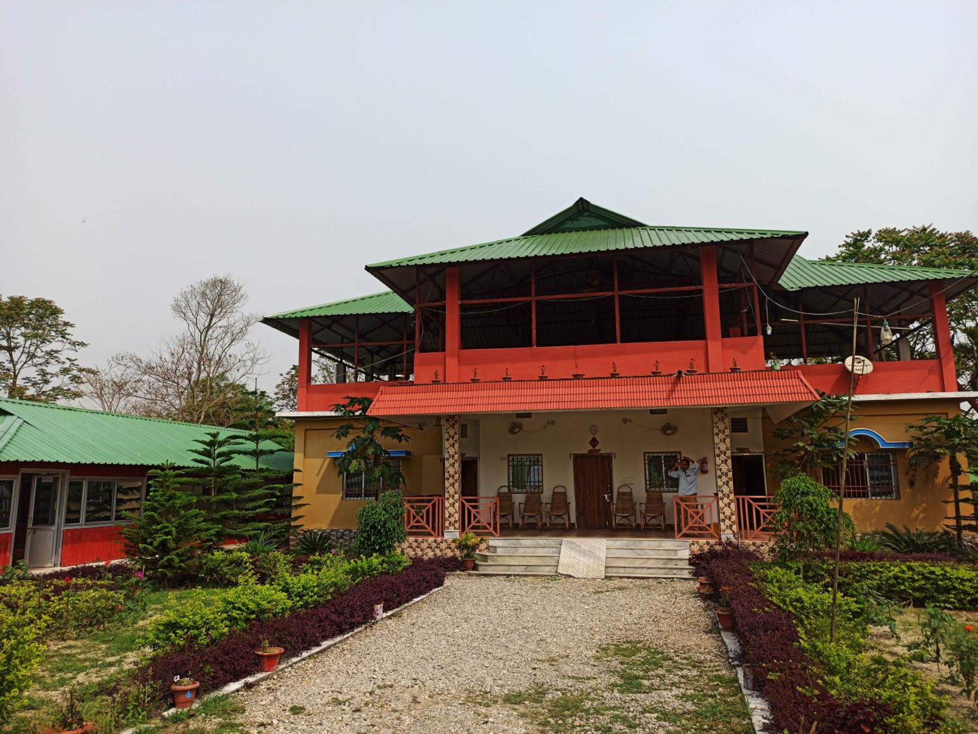 Grasshopper Jungle Queen Resort Chālsa 外观 照片