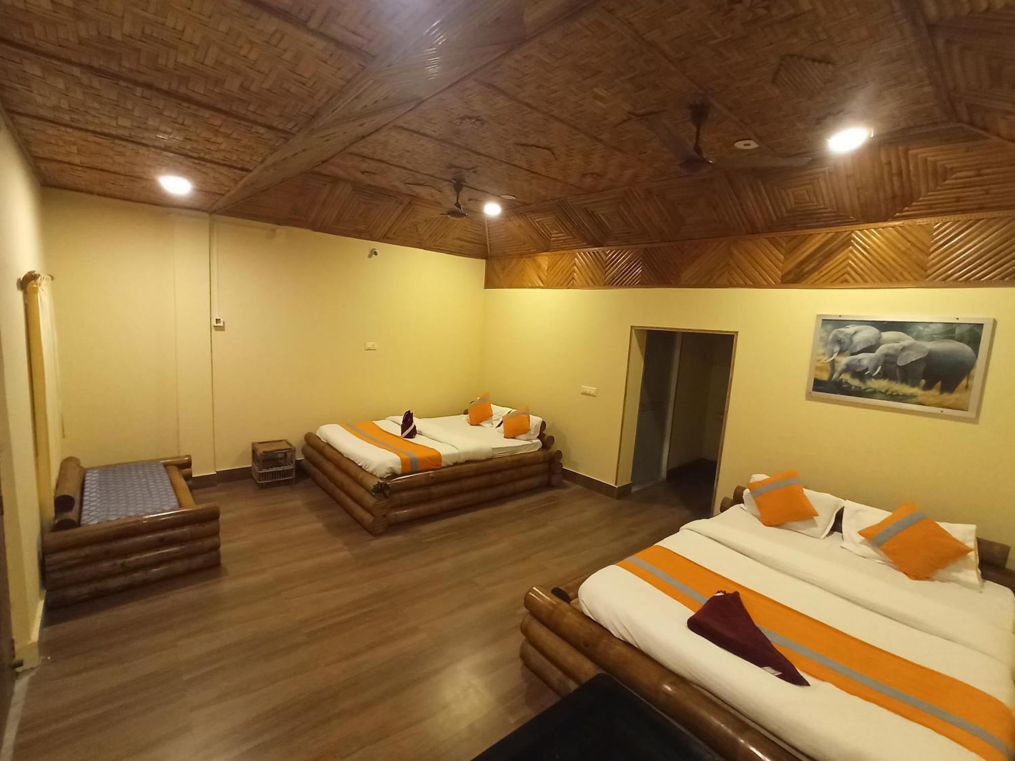 Grasshopper Jungle Queen Resort Chālsa 外观 照片